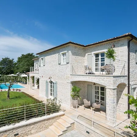 Elena With Private Pool And Sport Courts וילה Ladici
