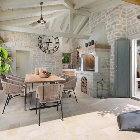 Villa Elena With Private Pool And Sport Courts *